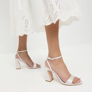 NEW w/ BOX: Loeffler Randall Malia Cream Curved−Heel Sandal Size 8.5